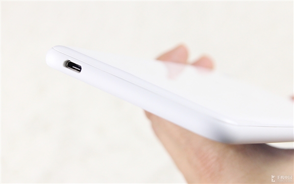HTC靚麗新機圖賞：1799元/四核/5.5寸